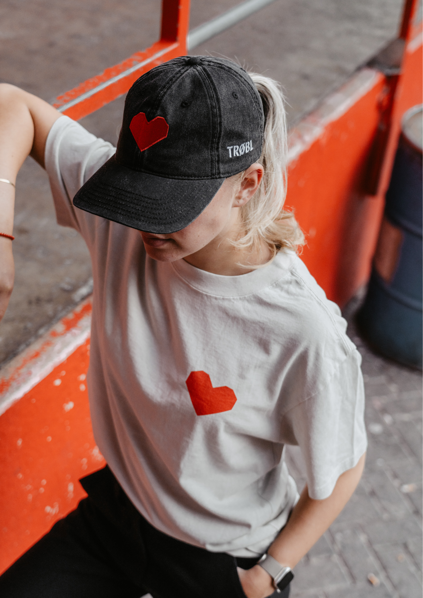 TRØBL Pet – Geborduurd Hart Rood | Katoen | Streetwear