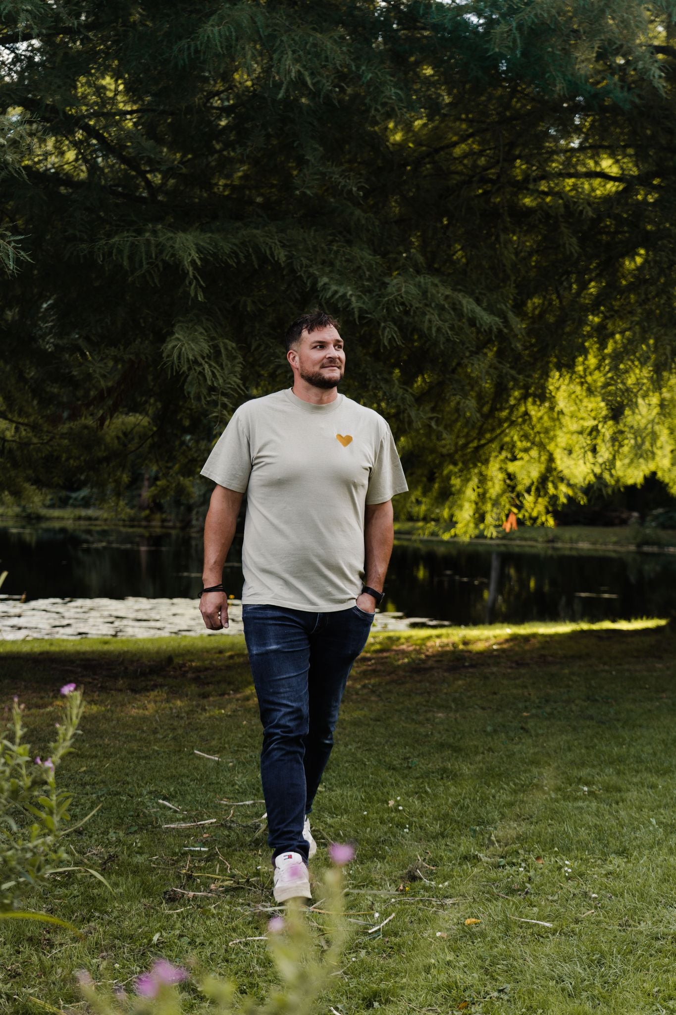 TRØBL Oversized T-Shirt– Hartlogo Goud | Geen Rugprint | Streetwear