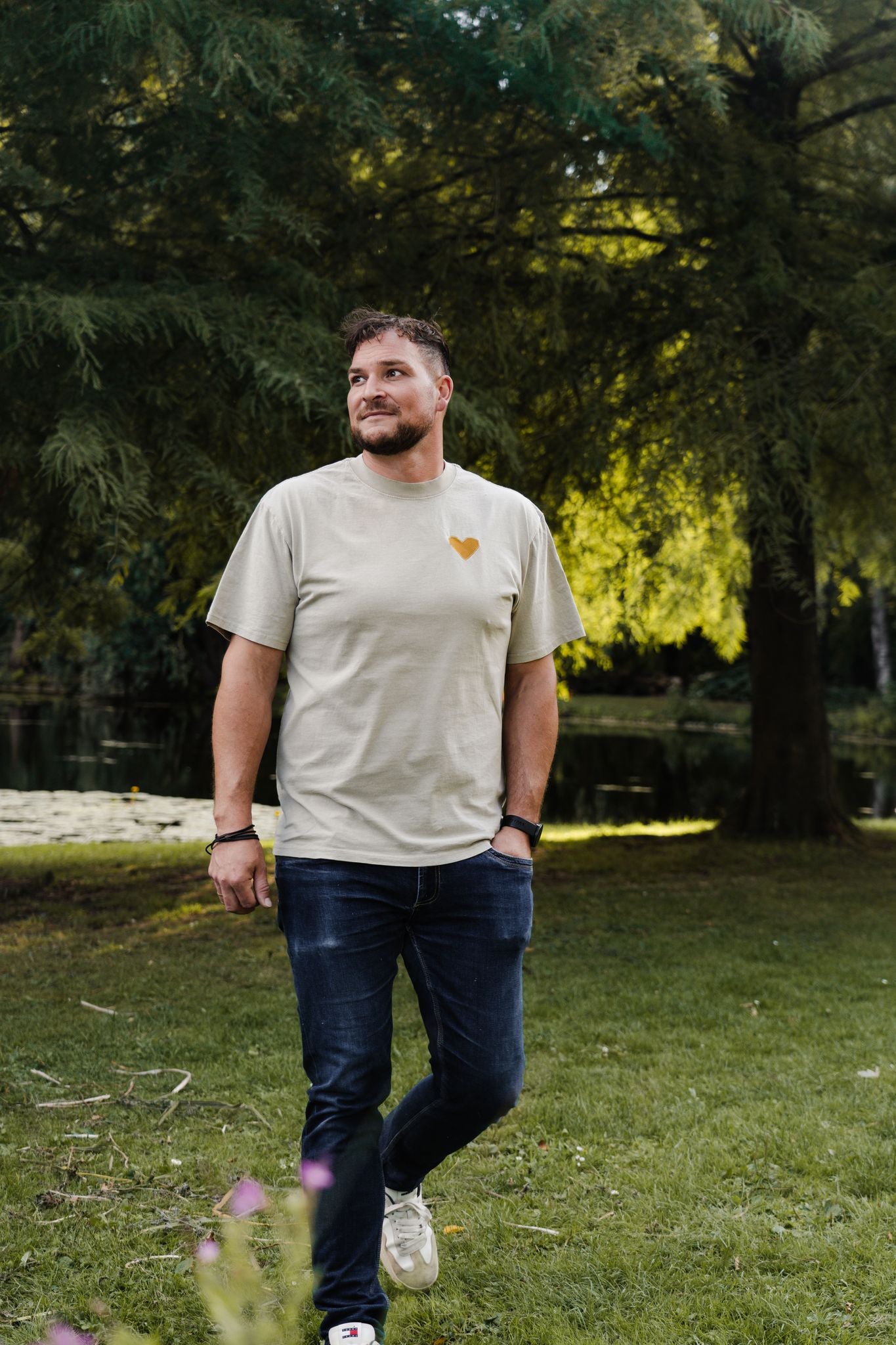 TRØBL Oversized T-Shirt– Hartlogo Goud | Geen Rugprint | Streetwear