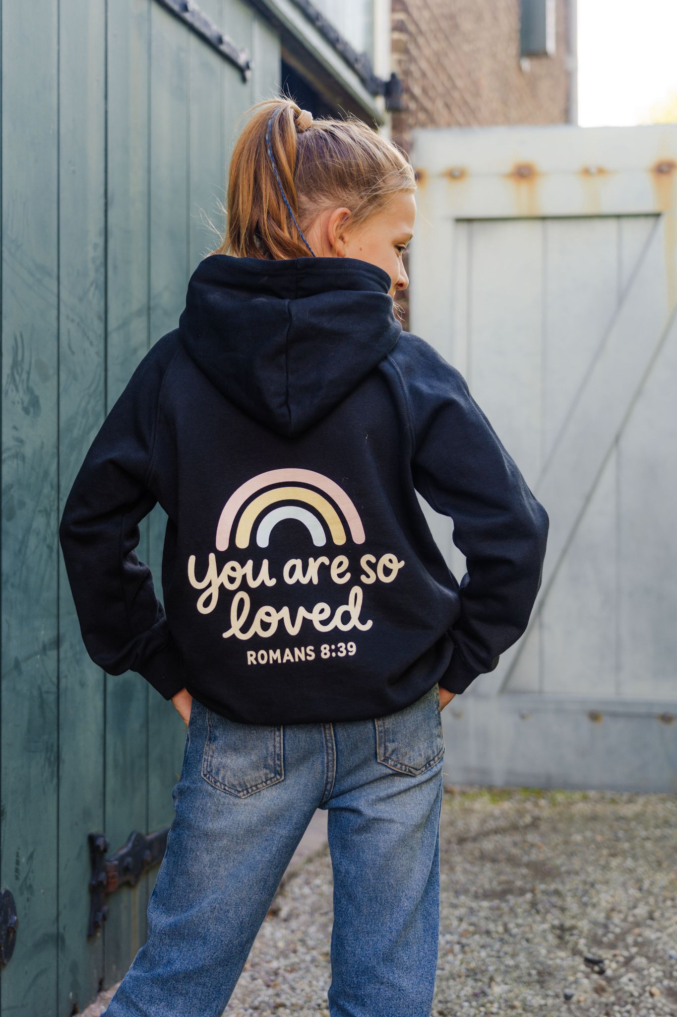 Evertrue Kids Hoodie – You Are So Loved | Romeinen 8:39 | Christelijke Kindermode