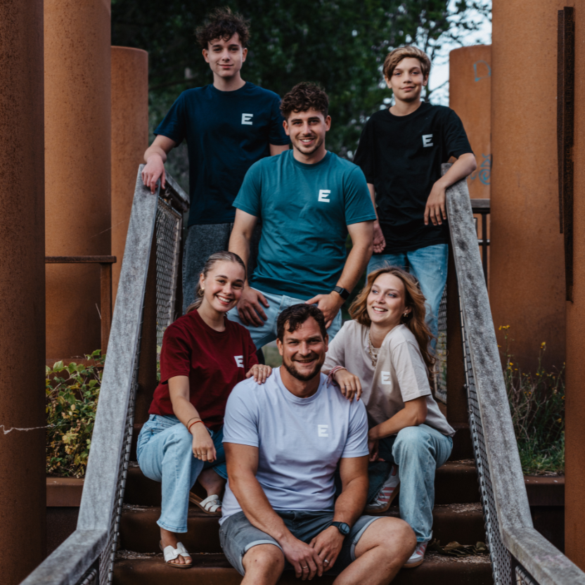 Evertrue wit T-shirt van biologisch katoen met christelijke boodschap gebaseerd op Kolossenzen 3:12–14 – minimalistisch en krachtig ontwerp voor volwassenen.