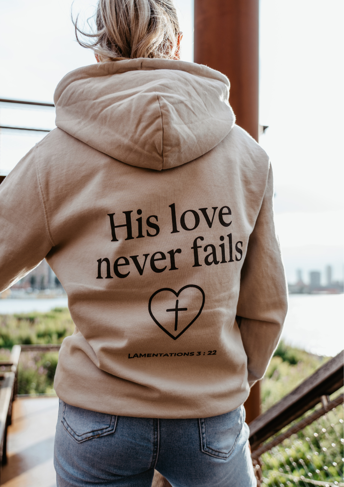 Evertrue Hoodie – Zijn liefde faalt nooit | Klaagliederen 3:22 | Christelijke volwassenmode