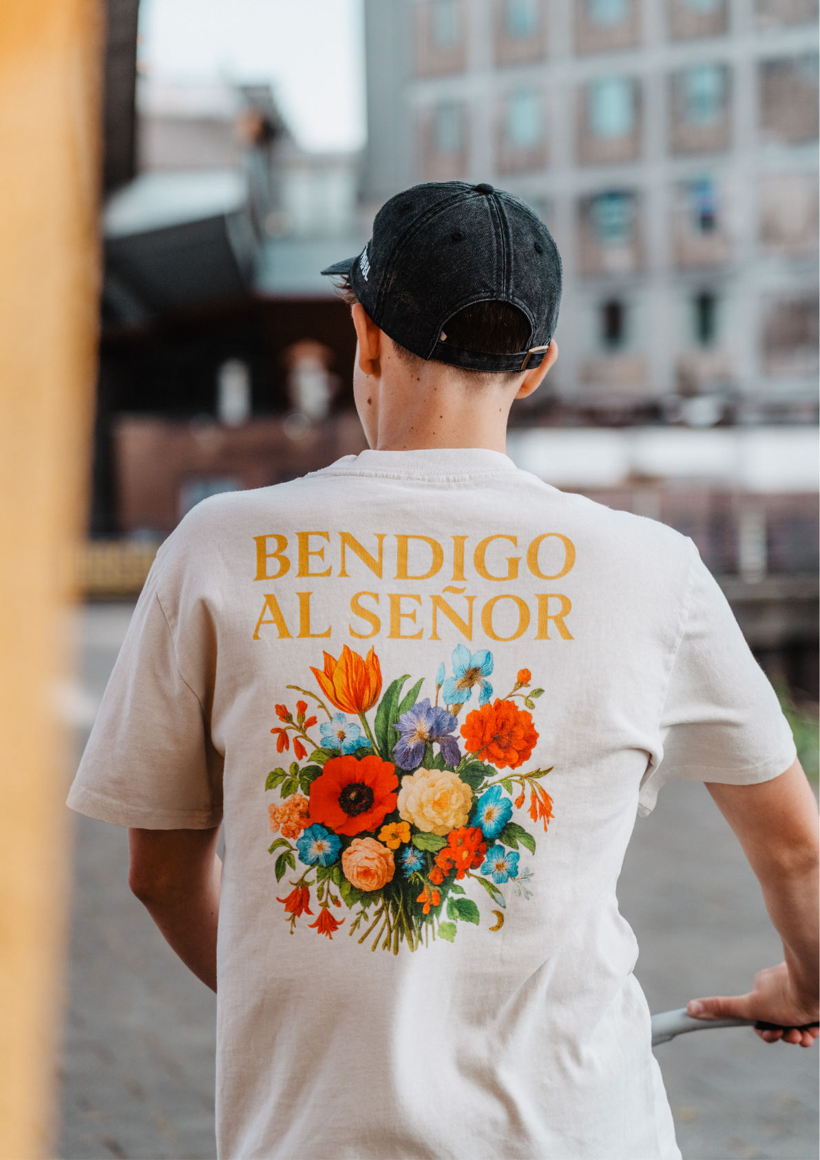 TRØBL oversized T-shirt Bendigo al Señor – garment-dyed streetwear shirt met brede ribkraag, verlaagde schouders en Spaanse tekst ‘Ik prijs de Heer’ op de borst. Vintage look, unisex fit,