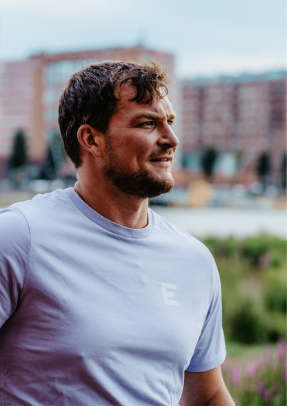 Evertrue wit T-shirt van biologisch katoen met christelijke boodschap gebaseerd op Kolossenzen 3:12–14 – minimalistisch en krachtig ontwerp voor volwassenen.