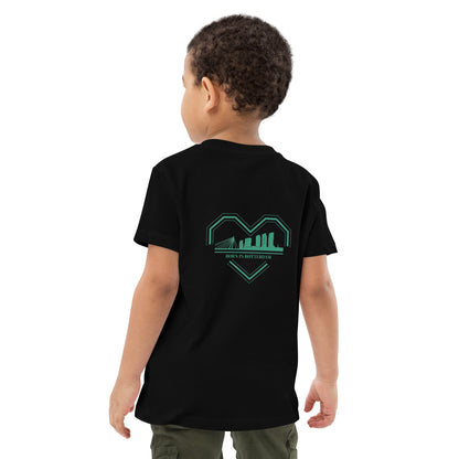 TRØBL kinder T-shirt met hartvormig lijnontwerp en skyline van Rotterdam, tekst “BØRN IN RØTTERDAM”.