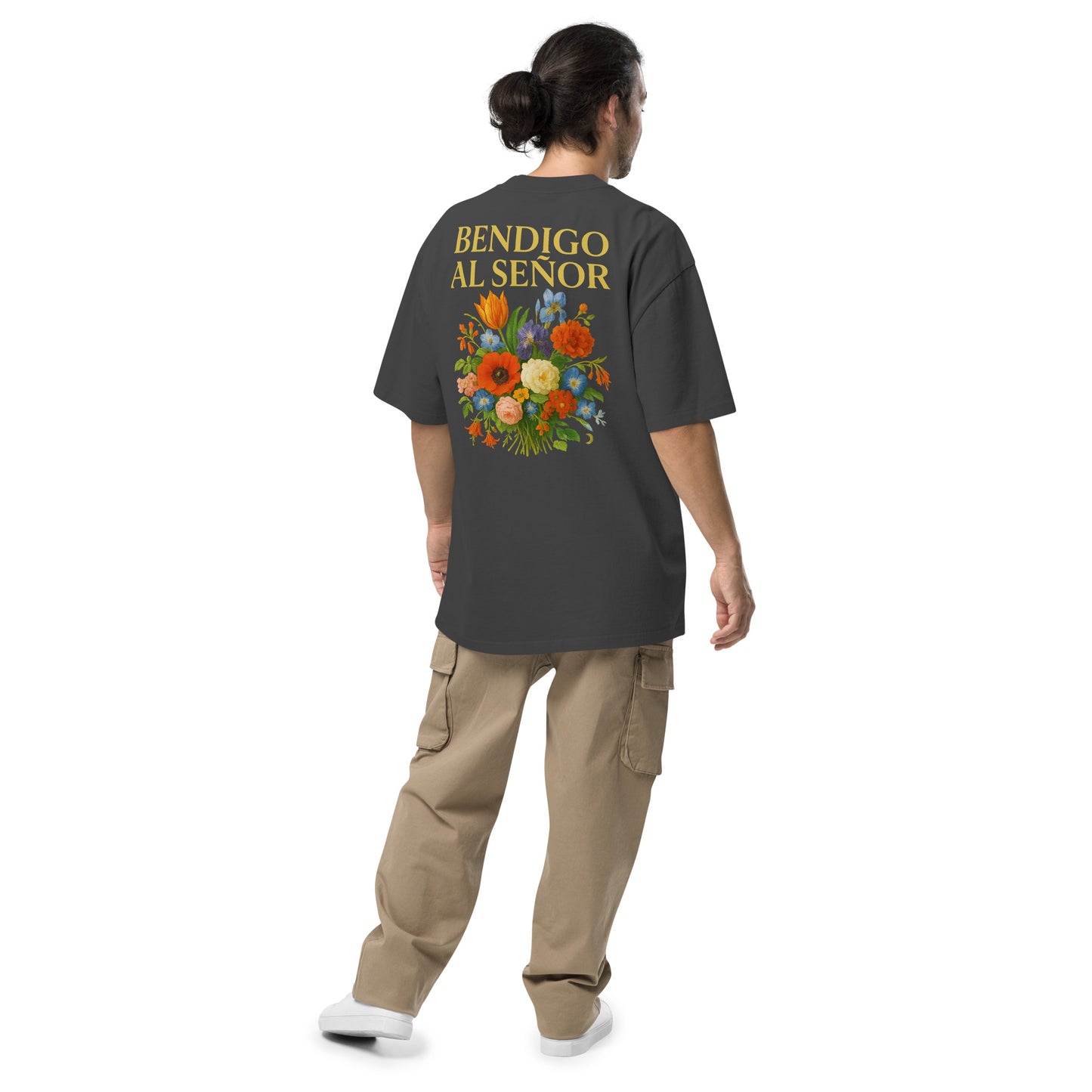 Oversized TRØBL t-shirt met de tekst “Bendigo al Señor”, in boxy streetwear stijl met vintage gewassen look.