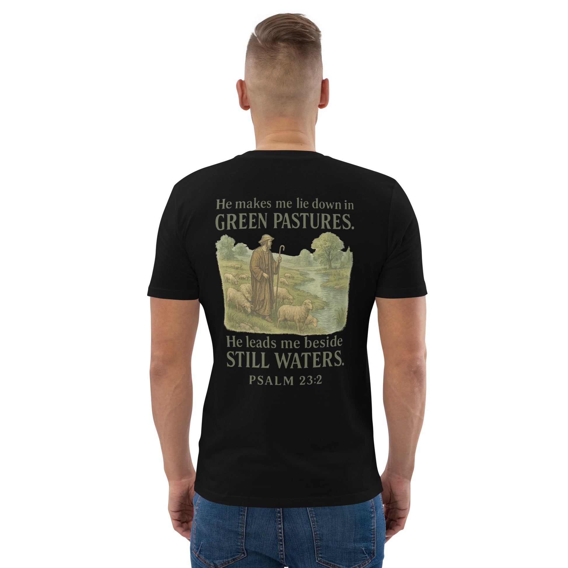 Evertrue T-shirt met de tekst “He Leads Me” – Geïnspireerd op Psalm 23:2, in rustige kleuren gedrukt op biologisch katoen. Christelijke mode voor volwassenen.