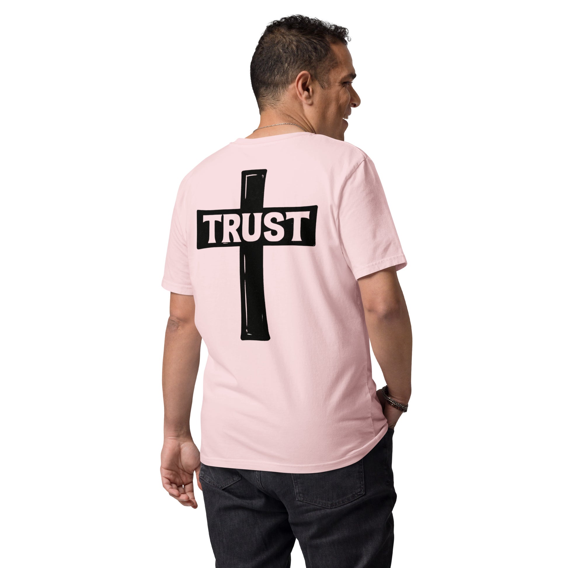 Unisex Evertrue T-shirt met TRUST typografie in de vorm van een kruis op de rug, gedrukt op biologisch katoen.
