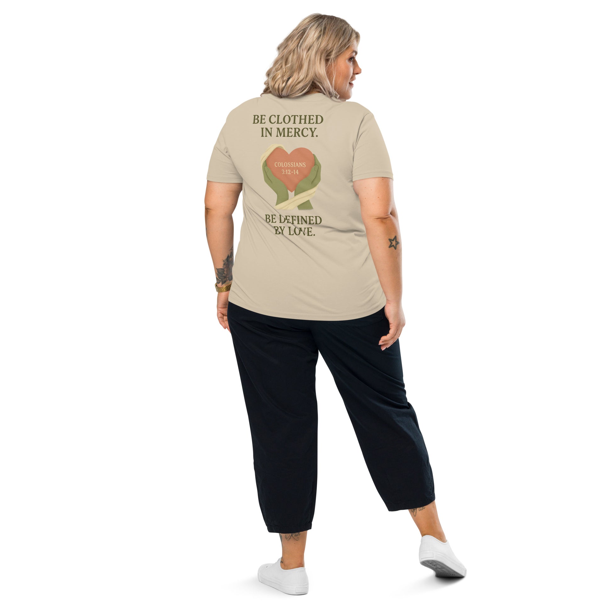 Evertrue T-shirt met Kolossenzen 3:12–14 “Bekleed je met liefde”, gedrukt op biologisch katoen met herenpasvorm.