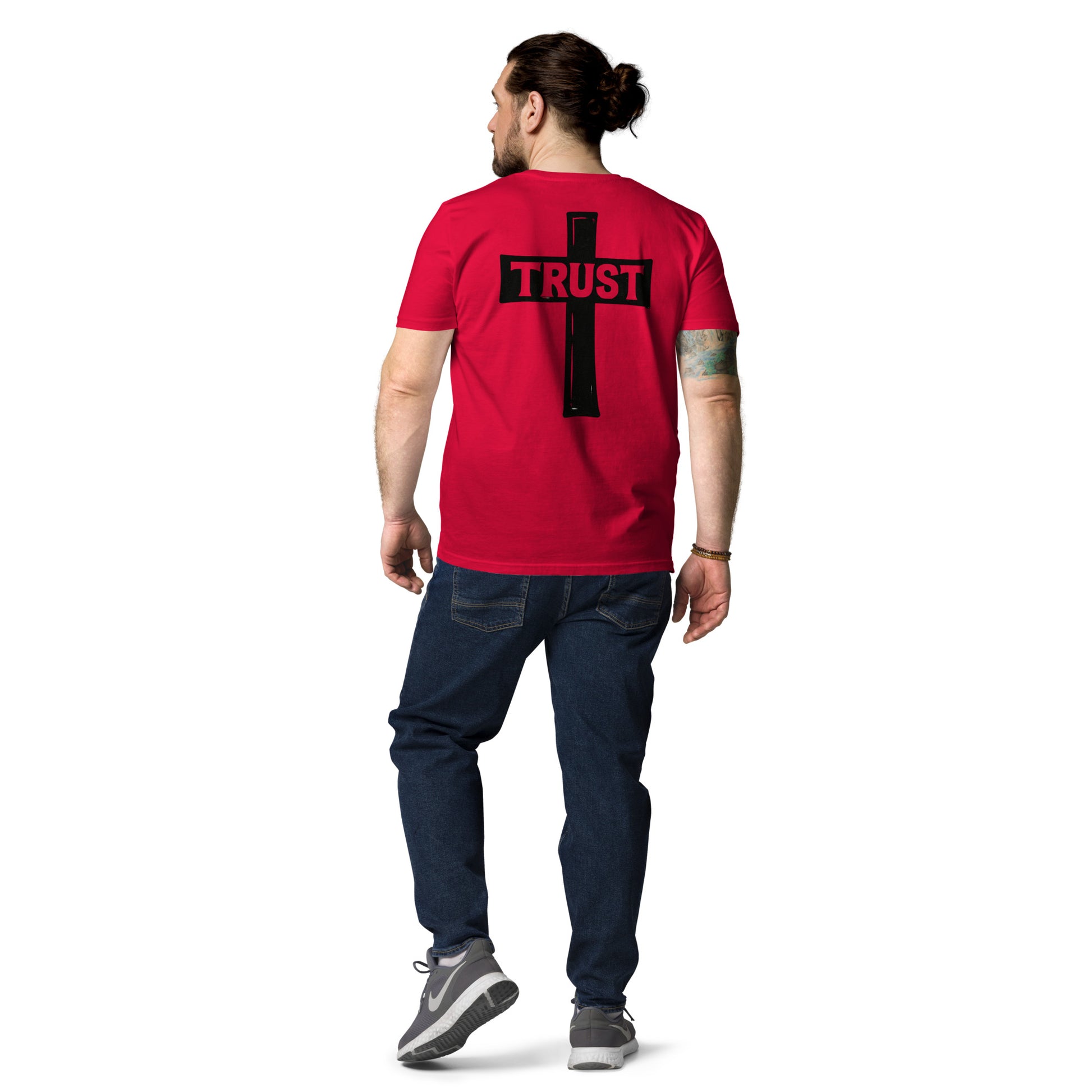 Unisex Evertrue T-shirt met TRUST typografie in de vorm van een kruis op de rug, gedrukt op biologisch katoen.