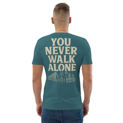 Illustratie van “You Never Walk Alone” in typografie met Rotterdamse Adriaen Janszkerk, Erasmusbrug en skyline – Evertrue biologisch katoenen T-shirt.