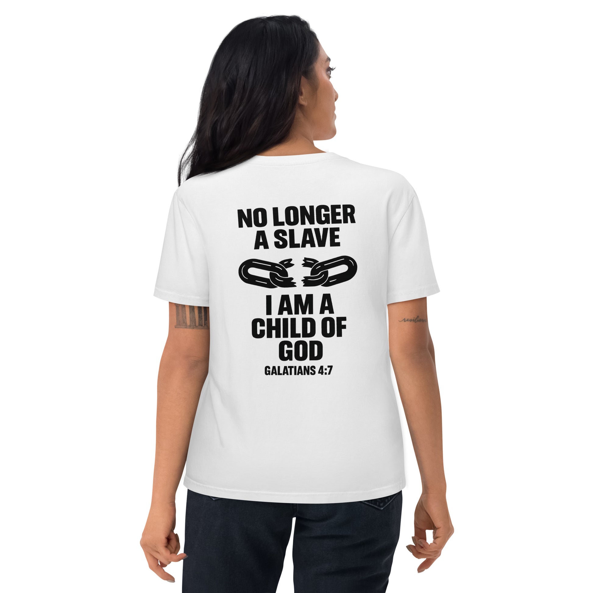 Evertrue T-shirt met de bijbeltekst Galaten 4:7: “Je bent geen slaaf meer, maar een kind van God”, gedrukt op biologisch katoen.